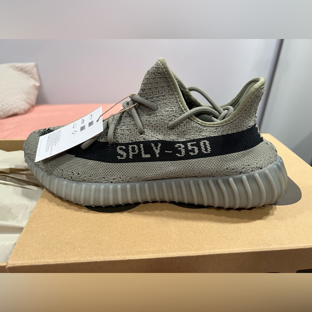 Yeezy 350 V2